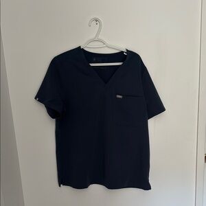 Figs one pocket scrub top dark harbour